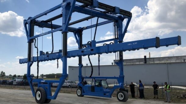 Combilift Straddle Carrier- wóz bramowy