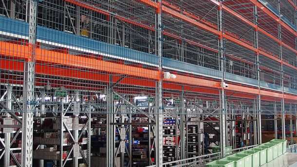 Pomosty magazynowe – funkcje, zalety, rodzaje