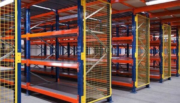 Projekt regałów magazynowych – jak wygląda ten proces?