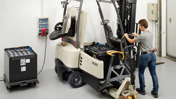 Wymiana baterii w wózkach widłowych