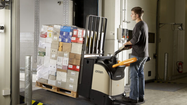 Uprawnienia na wózki widłowe – wszystko co musisz wiedzieć