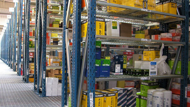 Na magazynie czy w magazynie?