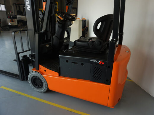 Elektryczny wozek widlowy Doosan B15T-5