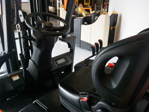 Elektryczny wozek widlowy Doosan B15T-5