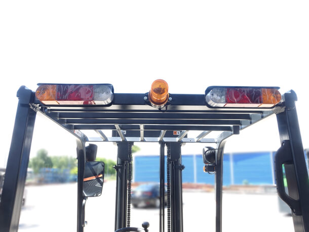 Używany wózek Doosan B18T-7 - oświetlenie tylne