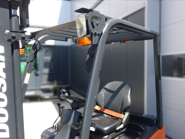 Używany wózek Doosan B18T-7 - oświetlenie