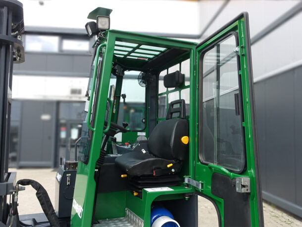 Kabina w wózku czterokierunkowym Combilift C4000
