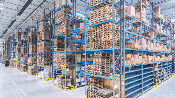 Profesjonalne regały stalowe – jak wybrać mądrze?