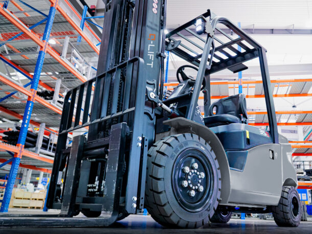 Elektryczny wózek widłowy Q-LIFT EFL by WDX