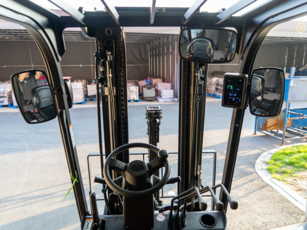 Stanowisko operatora w elektrycznym wózku widłowym Q-LIFT EFL by WDX