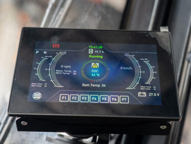 Wyświetlacz w ciężkim, elektrycznym wózku widłowym Q-LIFT by WDX