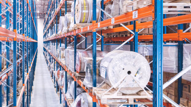 Plusy i&nbsp;minusy tradycyjnych regałów paletowych w&nbsp;magazynie